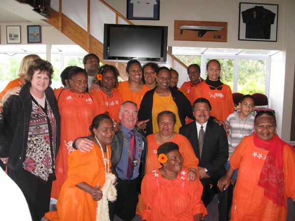 Cr Doreen Blyth (left), Mayor Rick Cooper (centre), and Taupo Intermediate Principal Bill Clarke (the only ones not in orange) with the Noumean Kanak Ladies Art Group.